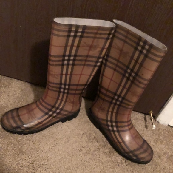 Burberry rain boots - Picture 2 of 3
